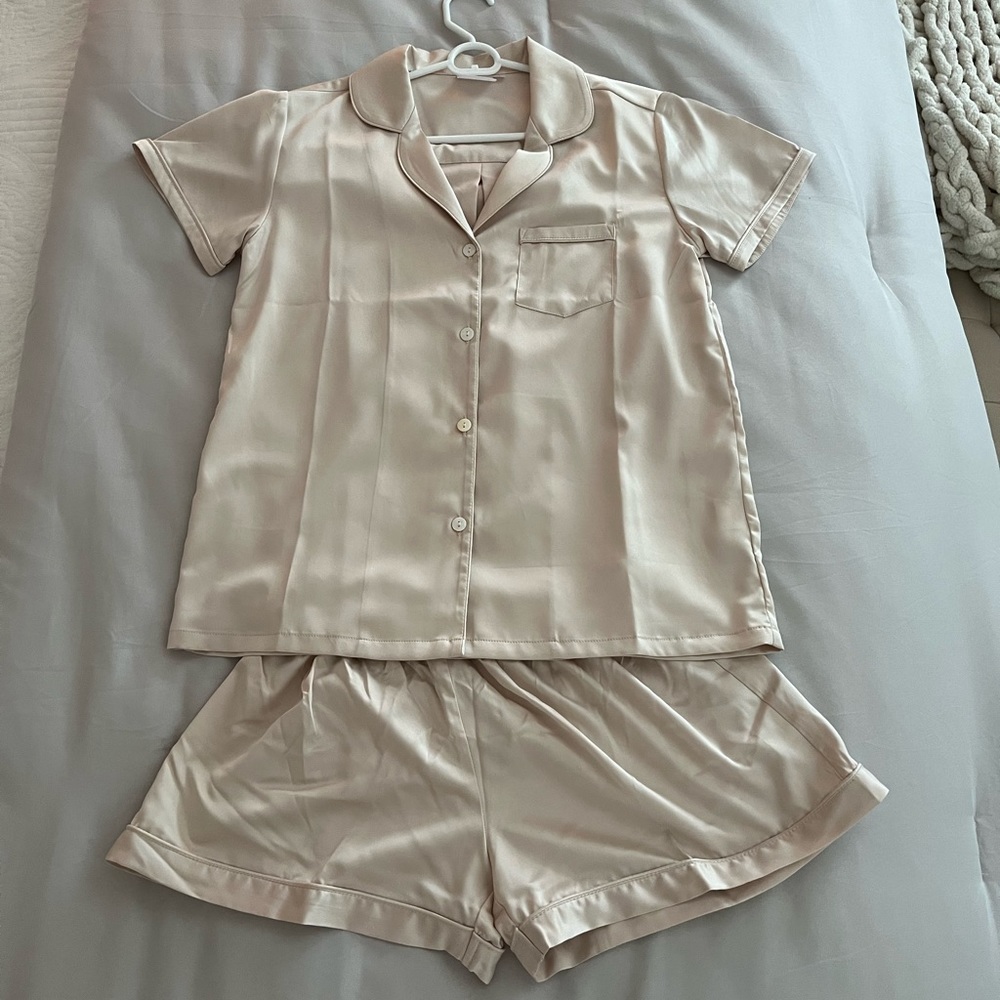 Plum Pretty Sugar Shortie set in Shell. Multiple sets available. Never worn.